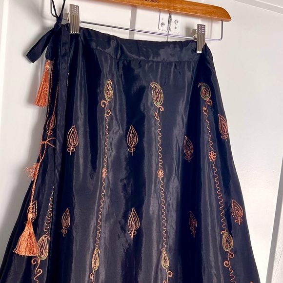 S Coldwater Creek Soft Romance Maxi Skirt STUNNING Embroidered Black Coral - Picture 7 of 8